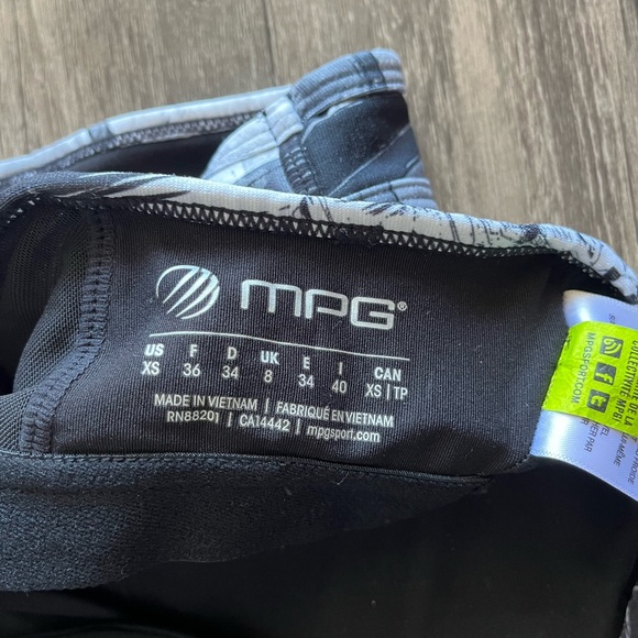 MPG Strappy Sports Bra Sz XS - Picture 2 of 3